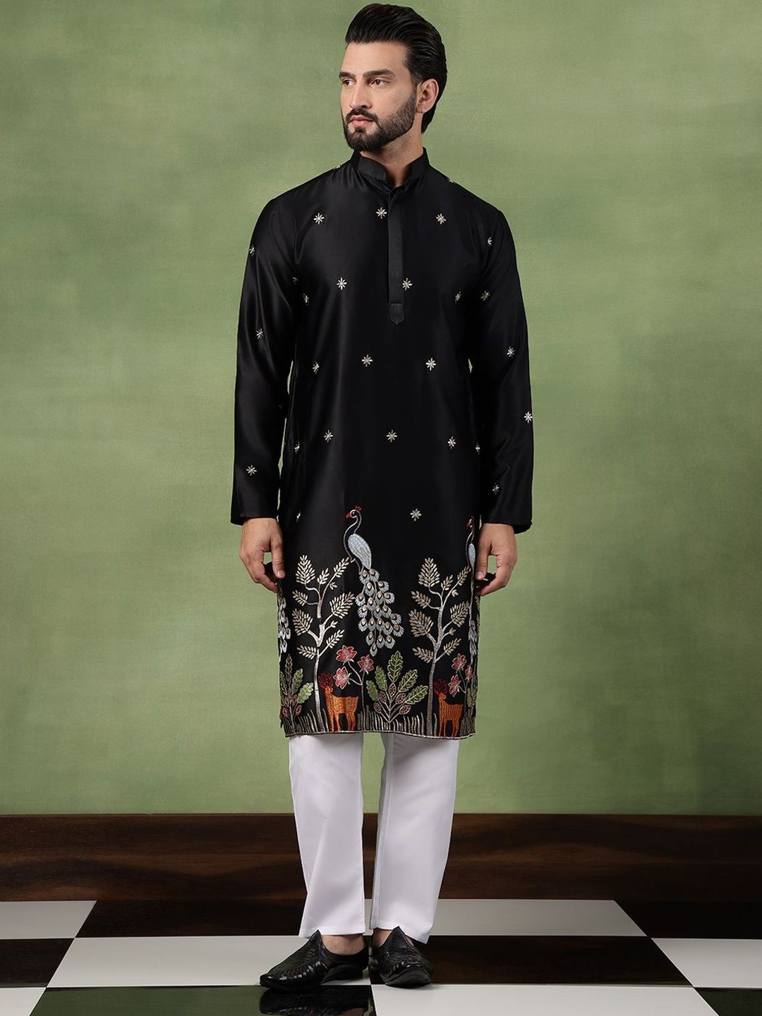 SOJANYA Men Floral Embroidered Thread Work Kurta