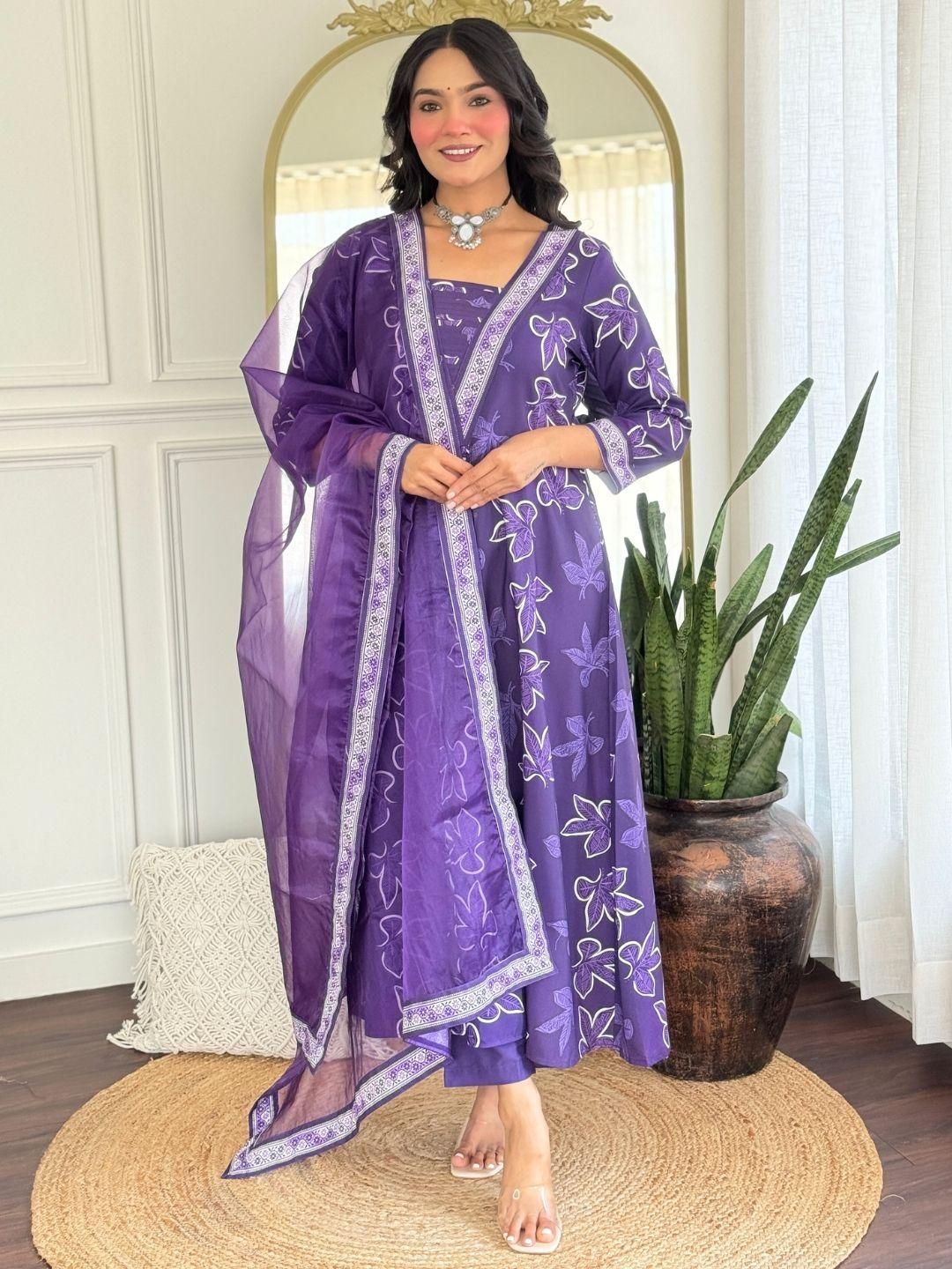 Kalini Wanita Reka Bentuk Diri Square Neck A-Line Kurta Set