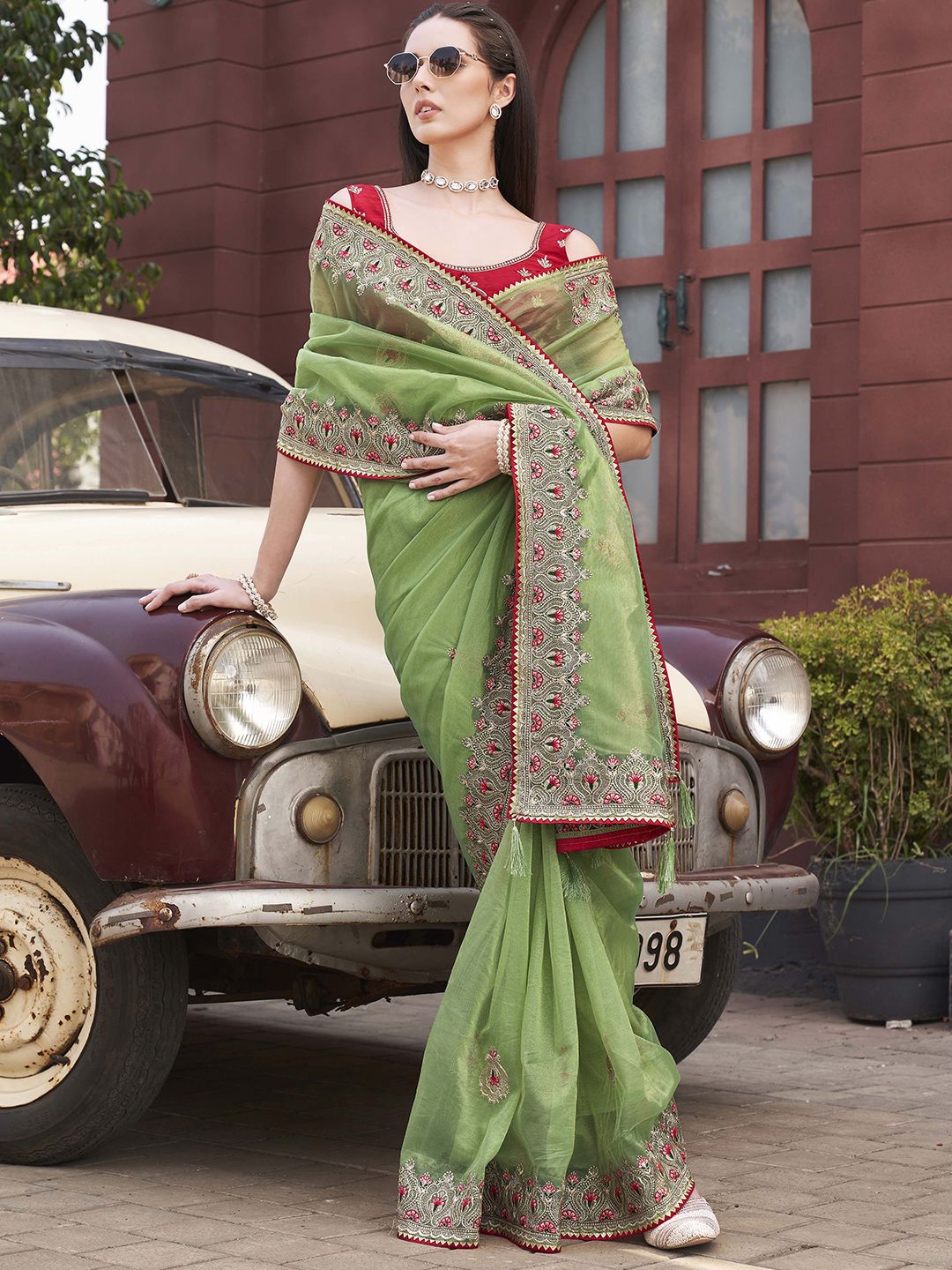 Tikhi Imli Ethnic Motifs Embroidered Net Saree