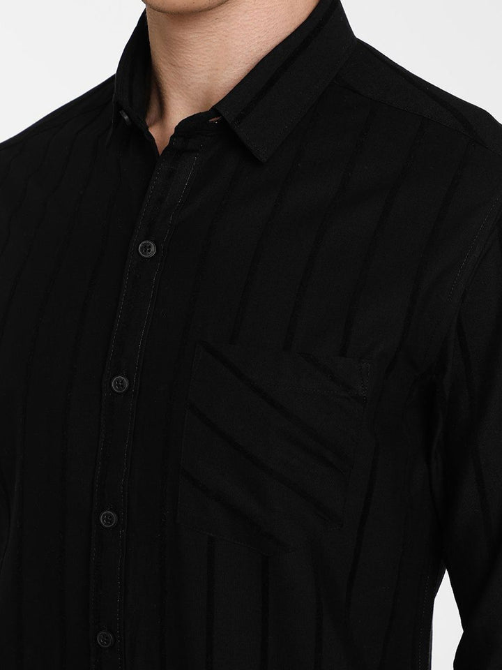 Campus Sutra Men Comfort Spread Collar Solid Cotton Casual Shirt