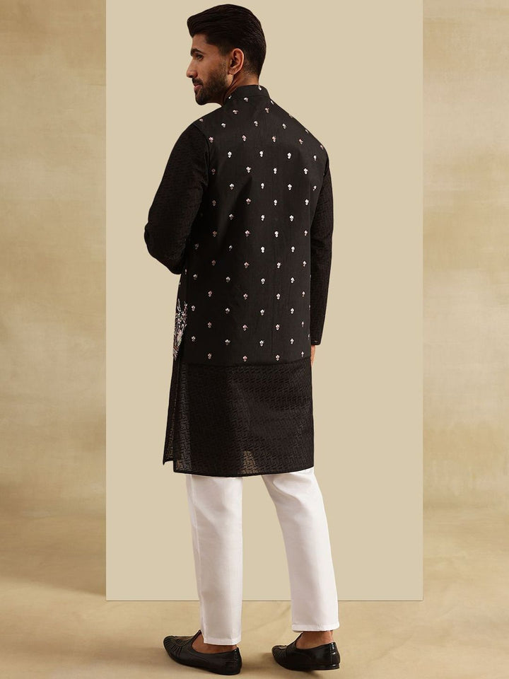 SOJANYA Men Embroidered Regular Pure Cotton Kurta with Pyjamas
