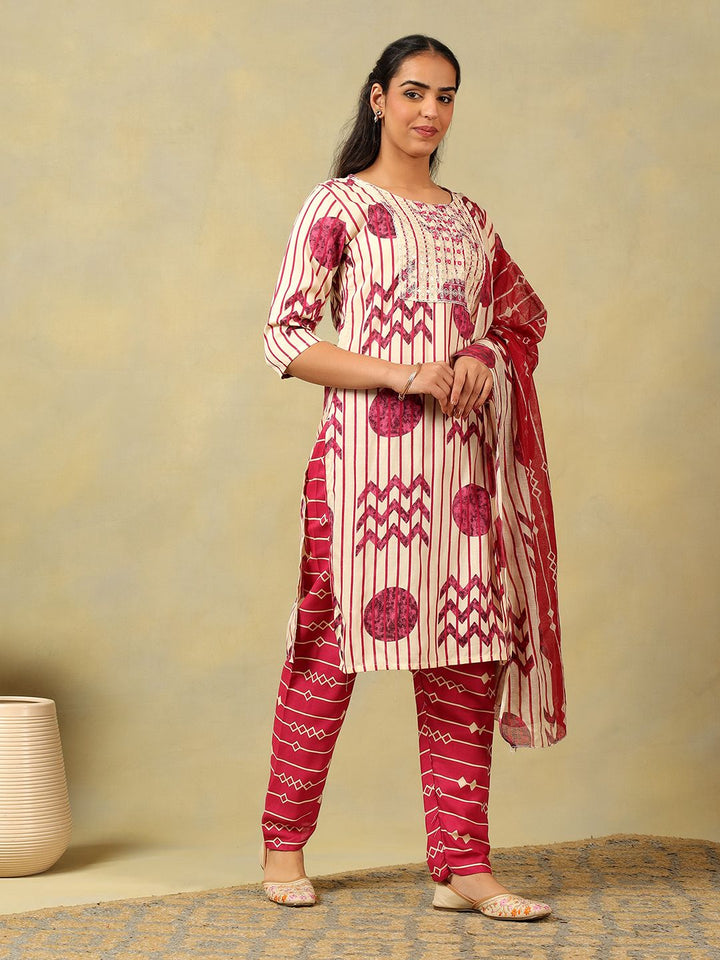Mamicha Women Printed Regular Thread Work Pure Cotton Kurta with Trousers & With Dupatta
