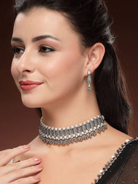 Karatcart Reka bentuk daun teroksida perak Kundan Kundan Studded & Beaded Choker Jewellery Set