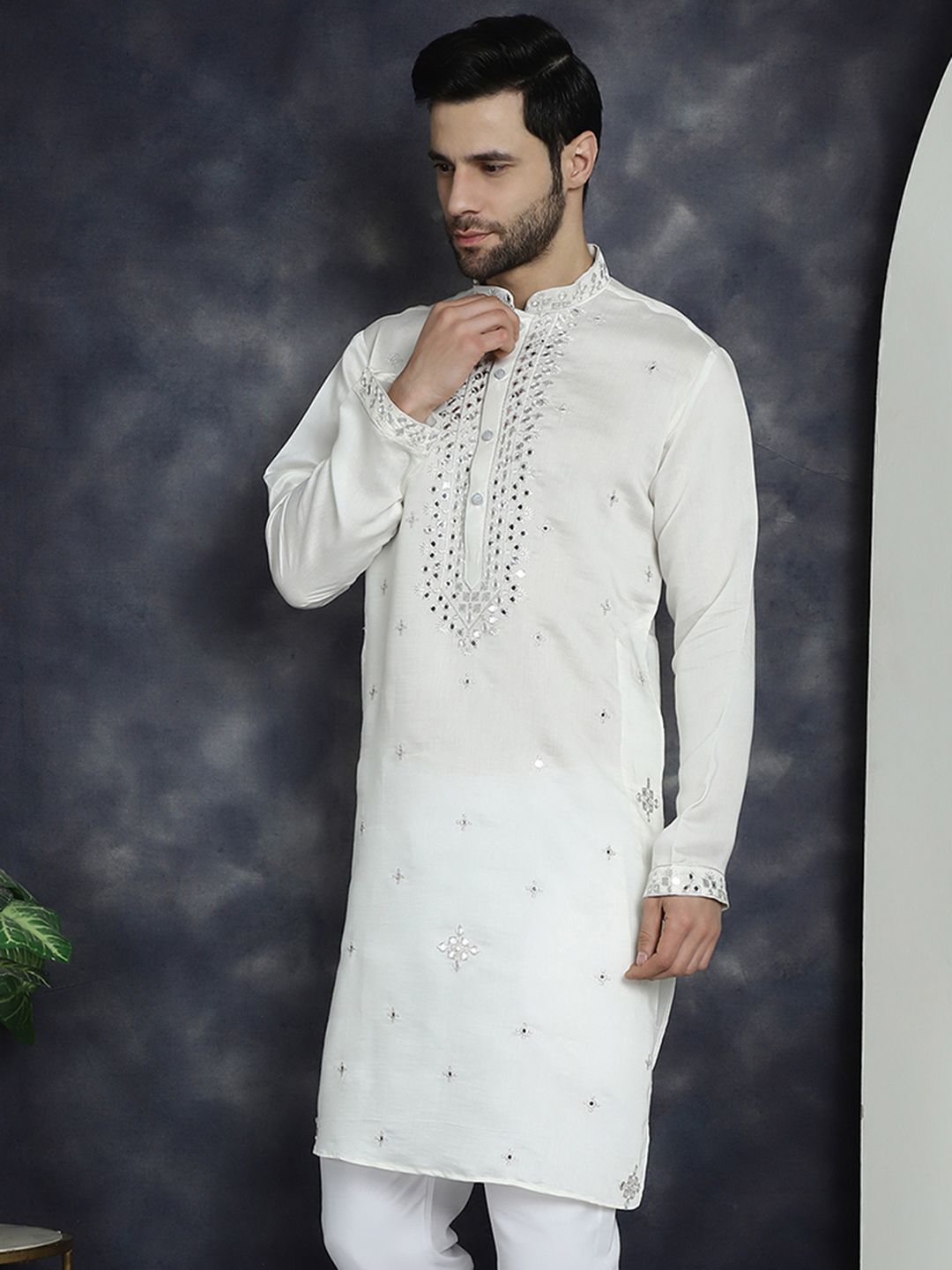 Jompers Embroidered Flared Sleeves Thread Work Strigth Kurta
