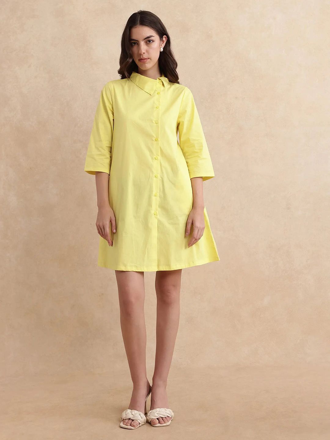 Pakaian mini baju wanita yang jarang berlaku