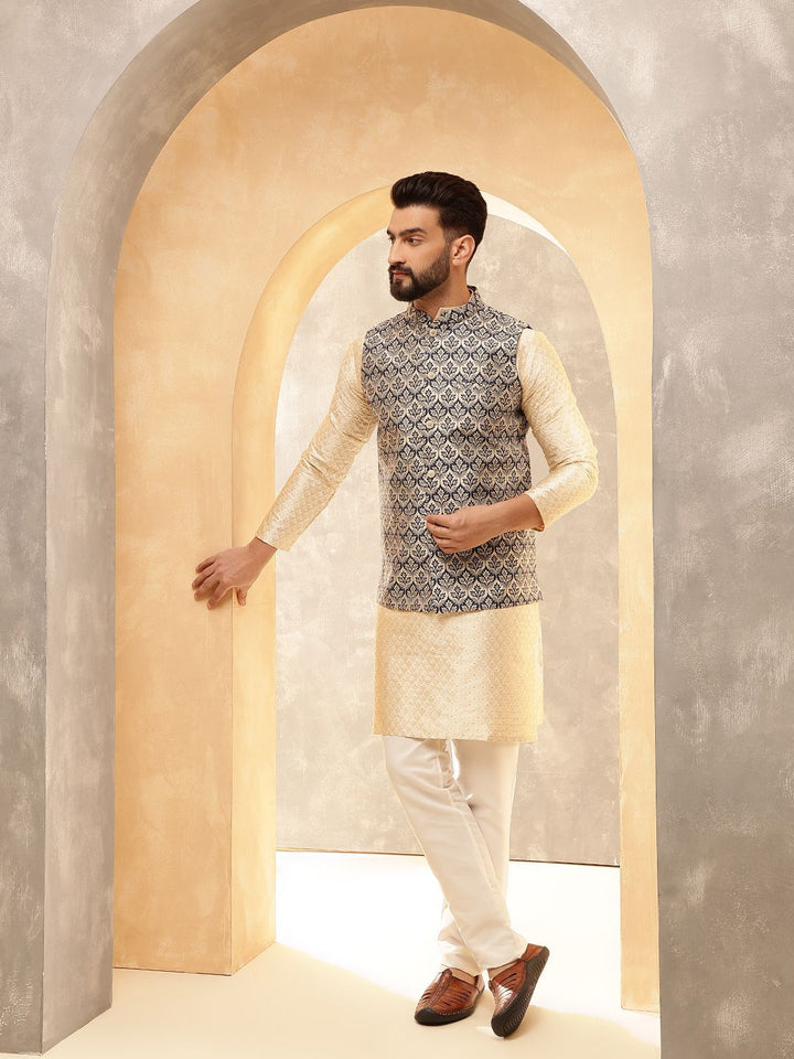 Anouk Beige Woven Design Jacquard Silk Straight Kurta Dengan Piyama Dan Jaket Nehru