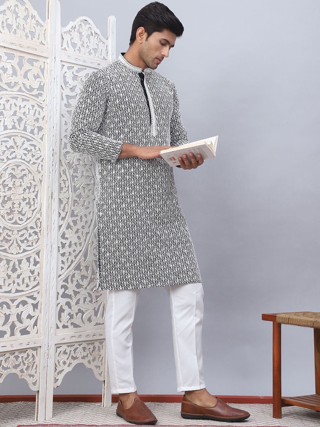 Jompers Geometric Embroidered Chikankari Pure Cotton Straight Kurta With Pyjamas