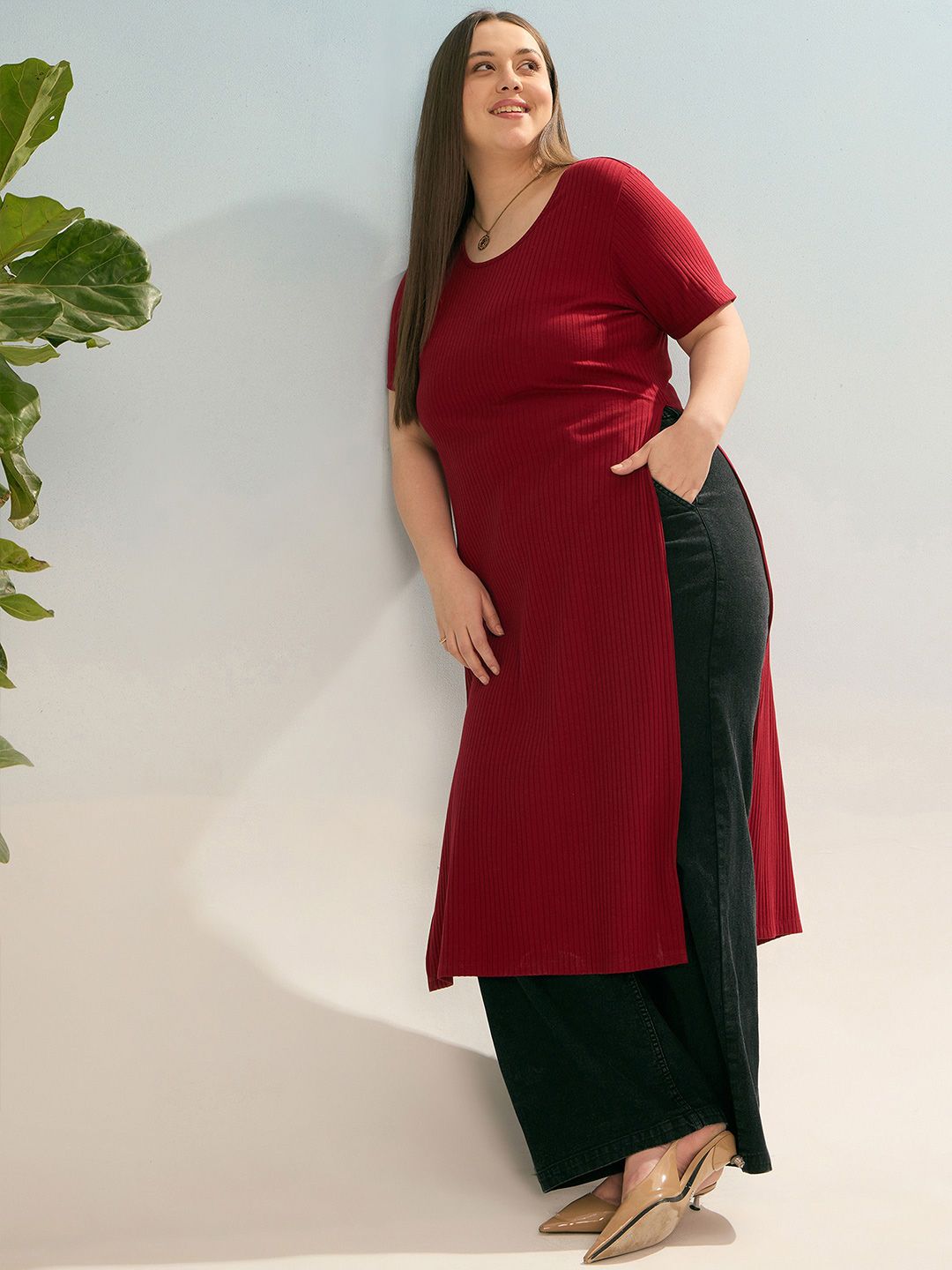 SASSAFRAS Curve Women Solid Ribbed Maxi Longline Top