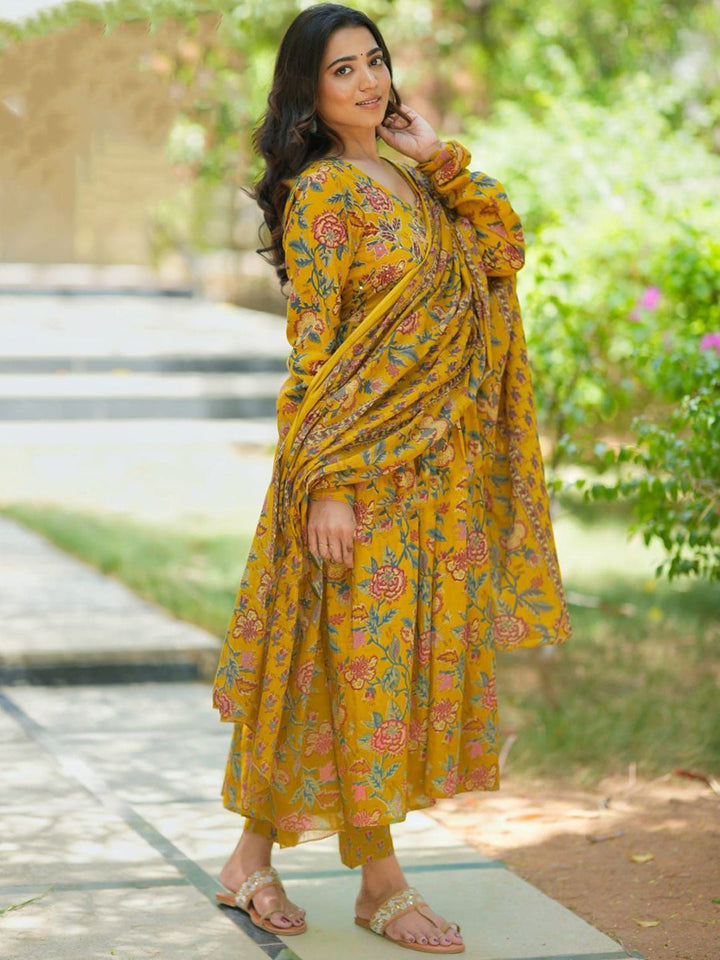 KALINI Women Floral Printed Regular Kurta with Trousers & With Dupatta