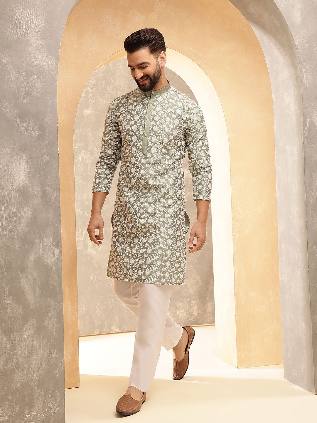 Anouk Green Floral Embroidered Mandarin Collar Kurta With Pyjama