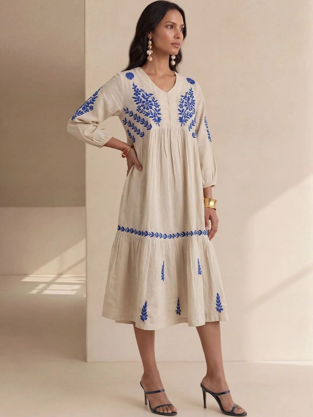 Pakaian Midi A-Line Bersulam Bunga Rumah Chikankari