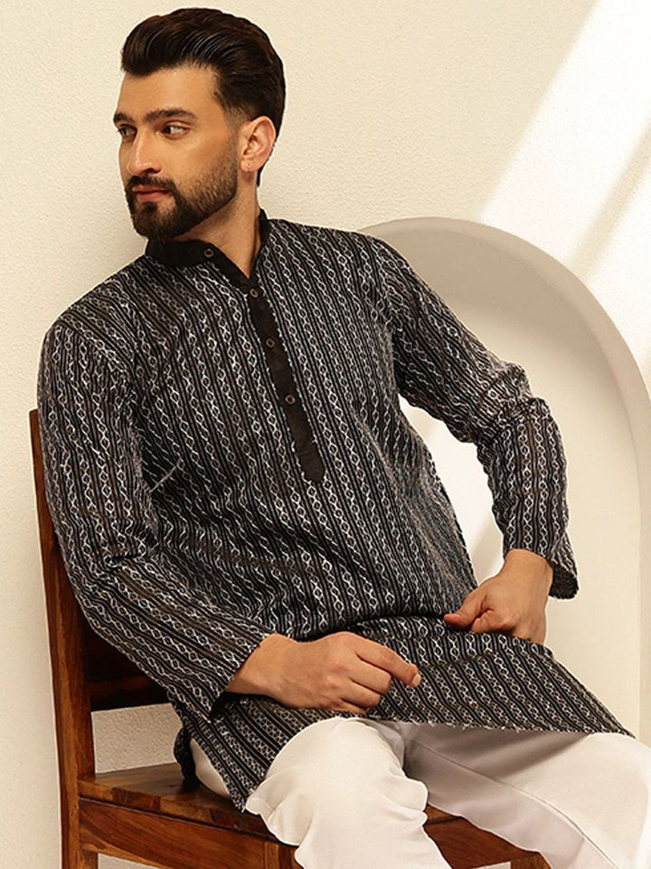 SOJANYA Geometric Embroidered Thread Work Straight Kurta