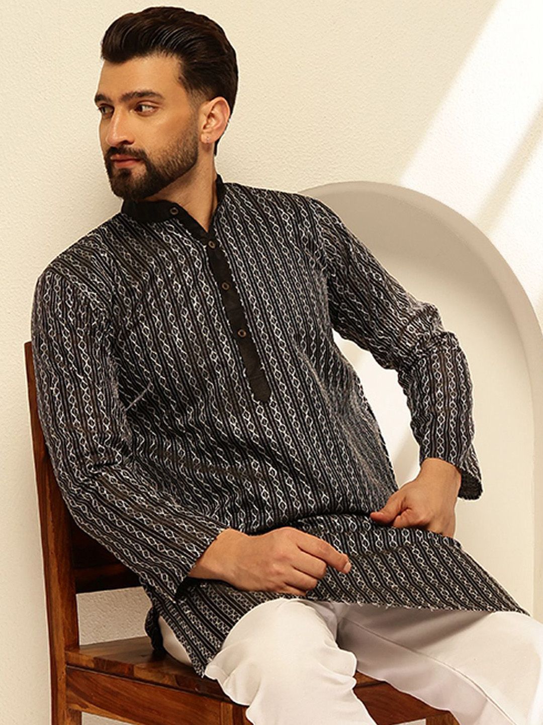 SOJANYA Geometric Embroidered Thread Work Straight Kurta