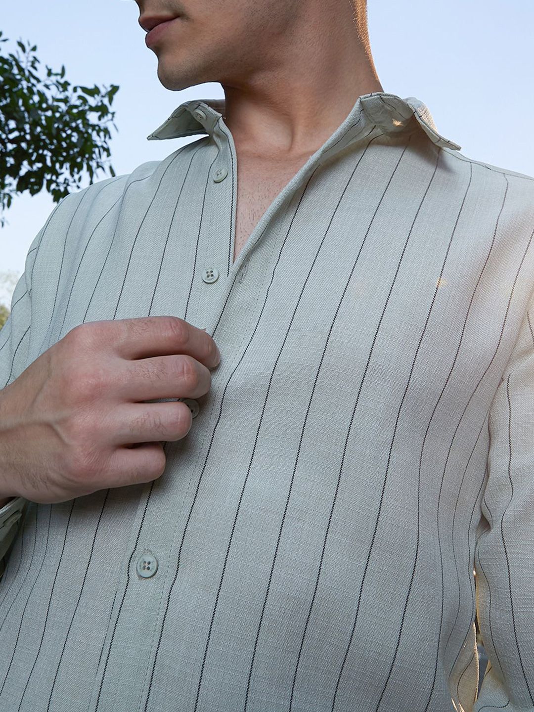 Campus Sutra Men Classic Fit Spread Collar Vertical Striped Cotton Casual Shirt