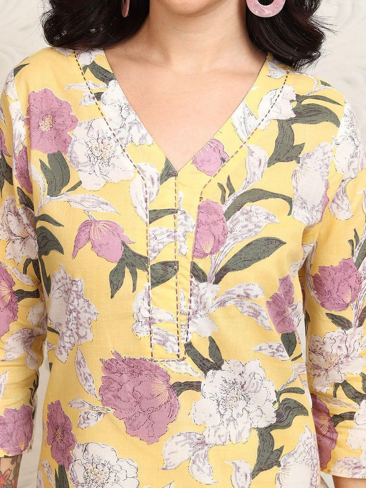 Vishudh Women Floral Printed Sequinned Kurta