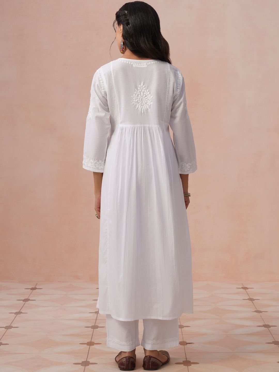 Rumah Wanita Chikankari Bersulam Kurta Romantik Putih Chikankari