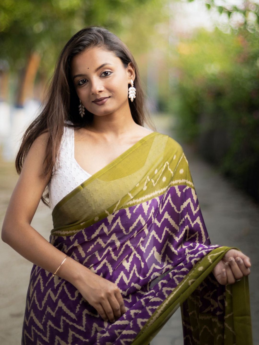 KALINI Geometric Printed Poly Georgette Saree