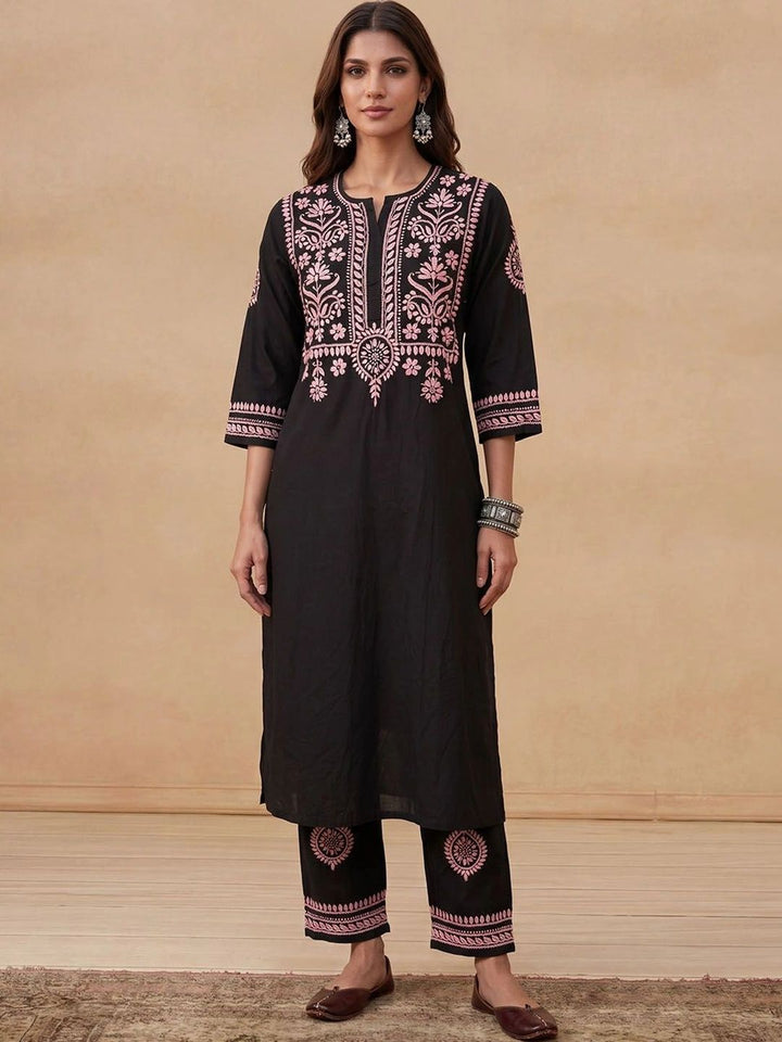 Rumah Chikankari Kurta Chikankari Biasa Wanita dengan Seluar
