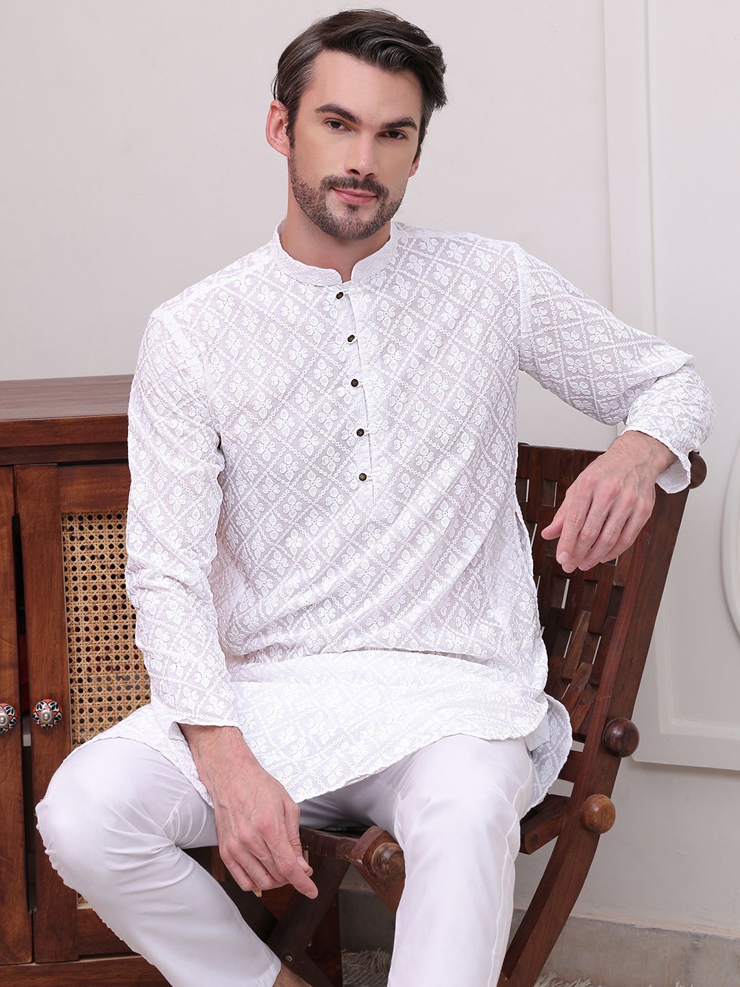 Jompers Floral Embroidered Chikankari Pure Cotton Straight Kurta with Pyjamas