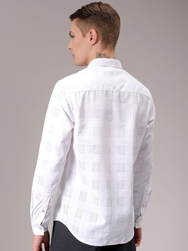 The Indian Garage Co Men Spread Collar Checked Slim Fit Shirt