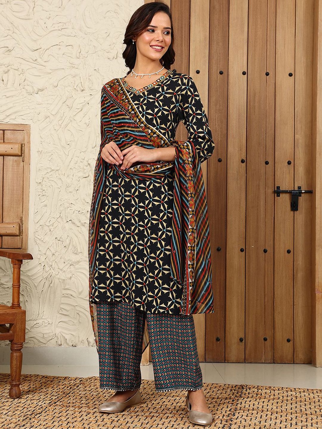 W Women Ethnic Motifs Flared Sleeves Thread Work Kurta