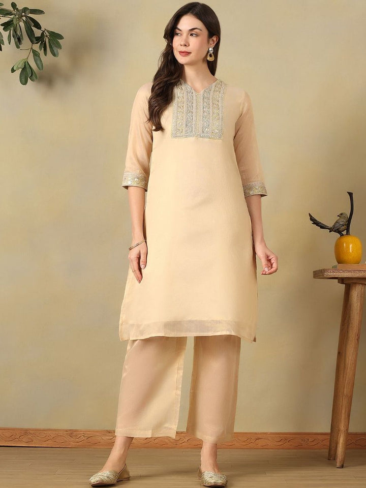 Mamicha Women Ethnic Motifs Embroidered Regular Sequinned Kurta with Palazzos