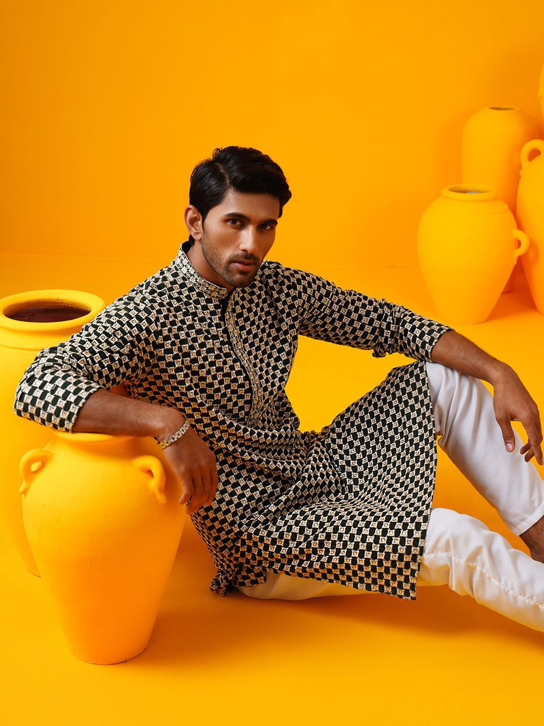 SOJANYA Geometric Embroidered Mandarin Collar Thread Work Straight Kurtas