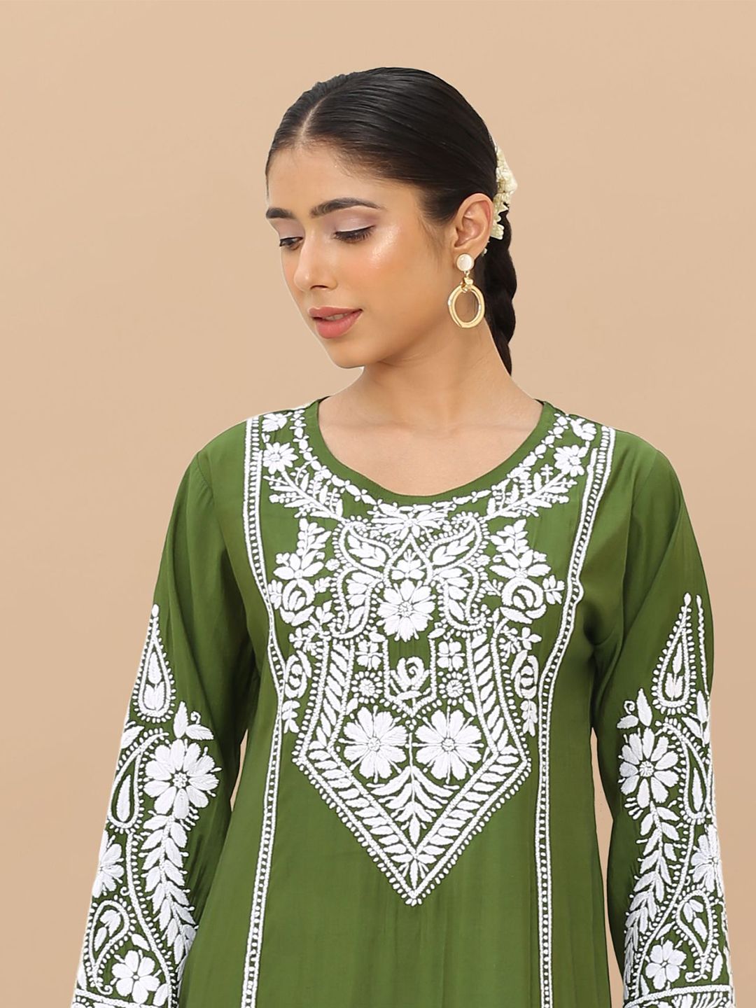 HOUSE OF KARI Floral Embroidered Chikankari Straight Kurta