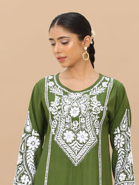 HOUSE OF KARI Floral Embroidered Chikankari Straight Kurta