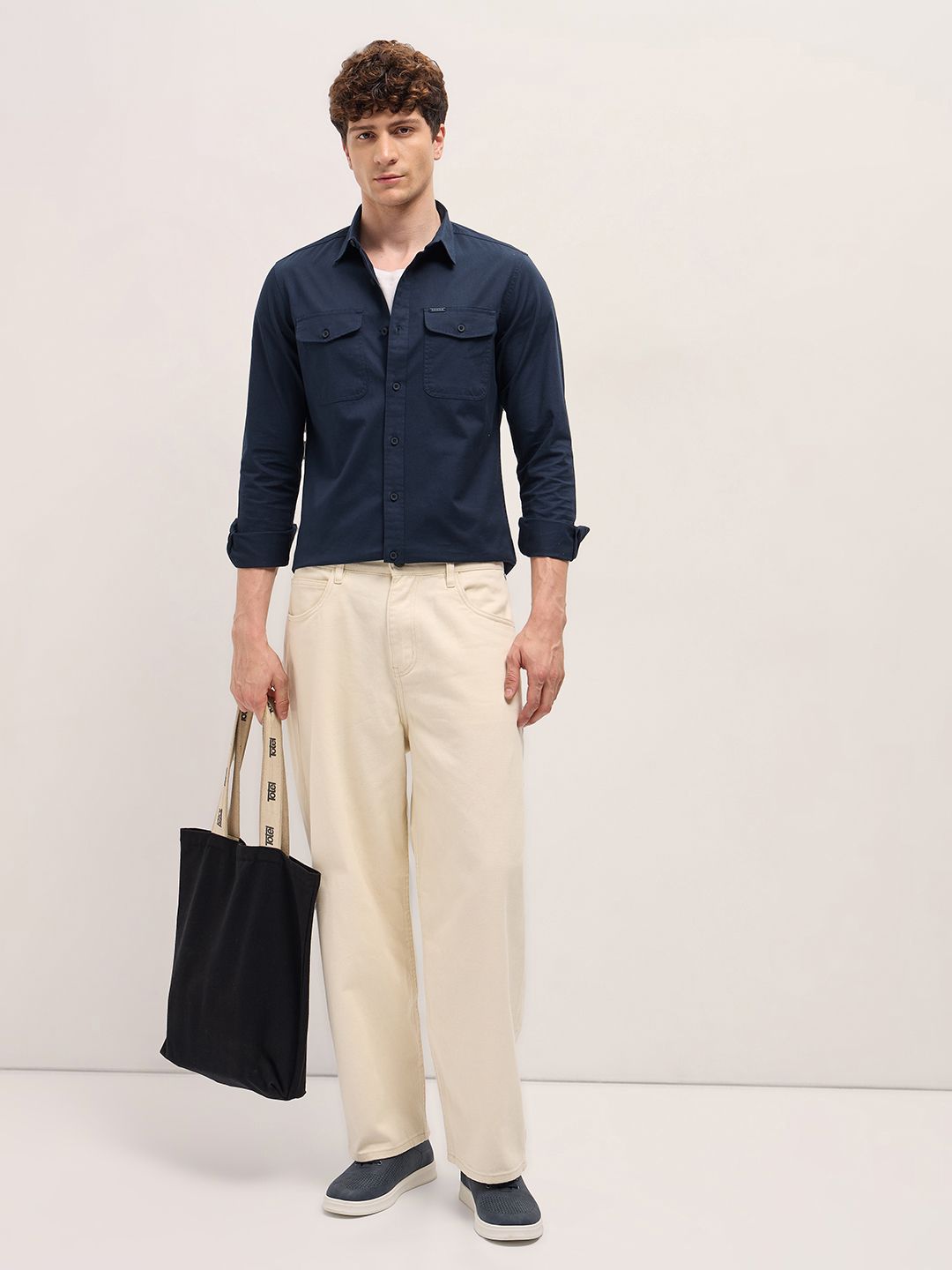 THE BEAR HOUSE Men Spread Collar Solid Cotton Casual Shirt