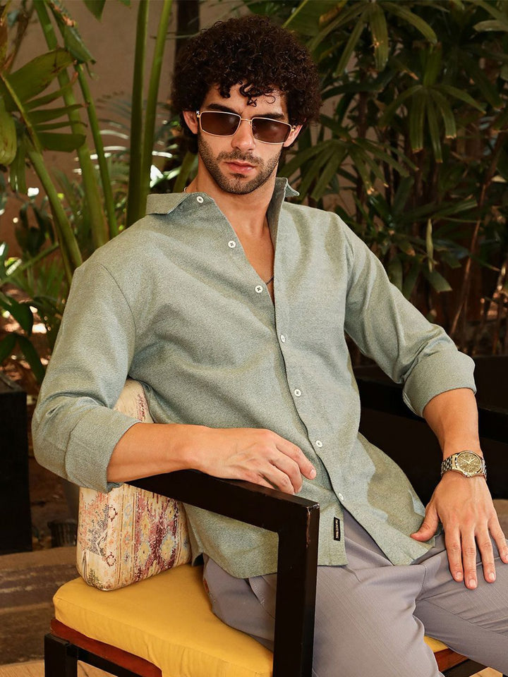 Campus Sutra Men Classic Fit Spread Collar Solid Cotton Casual Shirt