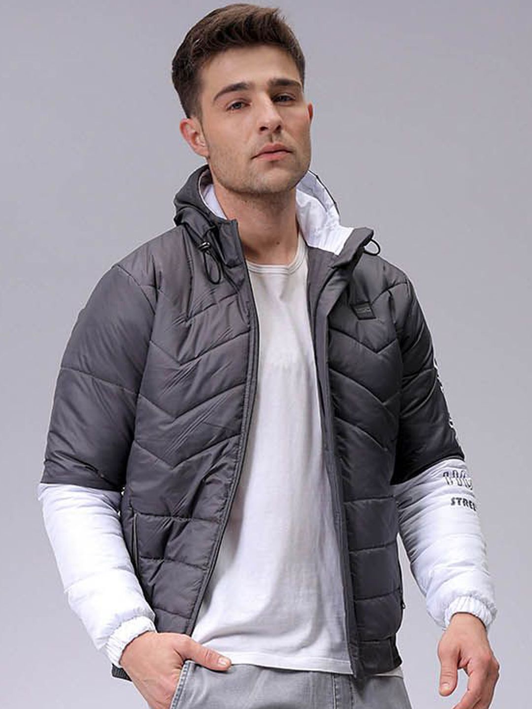 The Indian Garage Co Men Colourblocked Lightweight Puffer Jacket with Patchwork