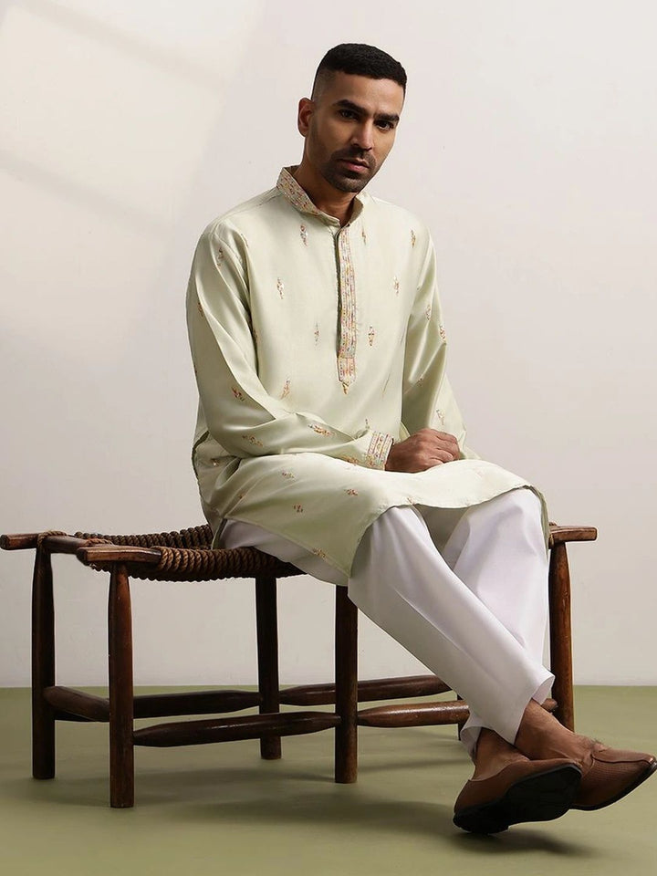 SOJANYA Men Embroidered Thread Work Kurta