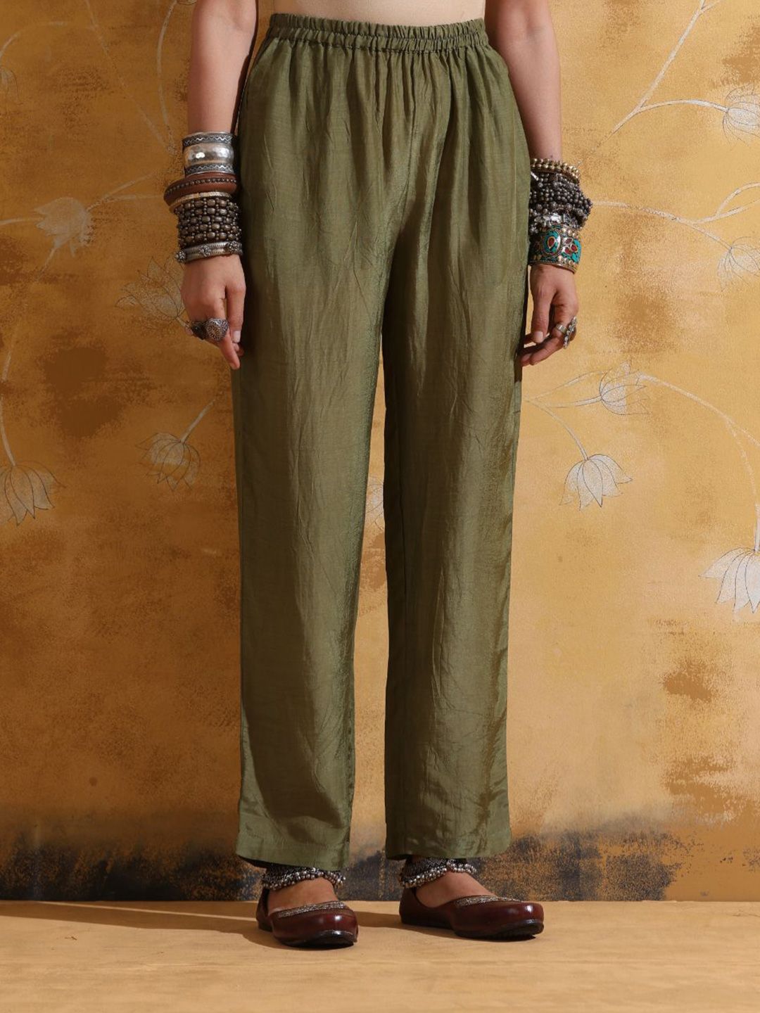 trueBrowns Women Printed Regular Kurta with Trousers