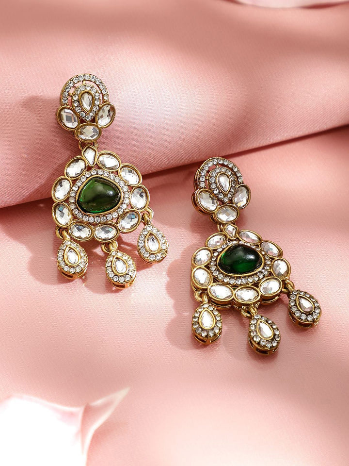 Rubans 22K Emas Emerald Green & White Kundan dan Zirkonia Candelier Anting-anting