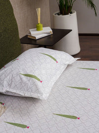 URBAN SPACE Green & White Floral 200 TC Queen Bedsheet with 2 Pillow Covers