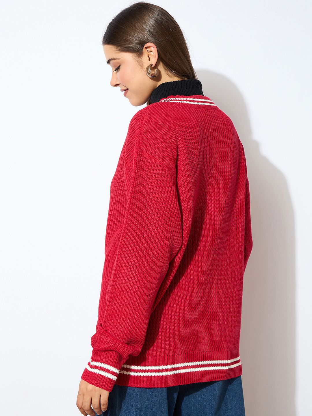SASSAFRAS Women Self Design V - Neck Pullover Sweater