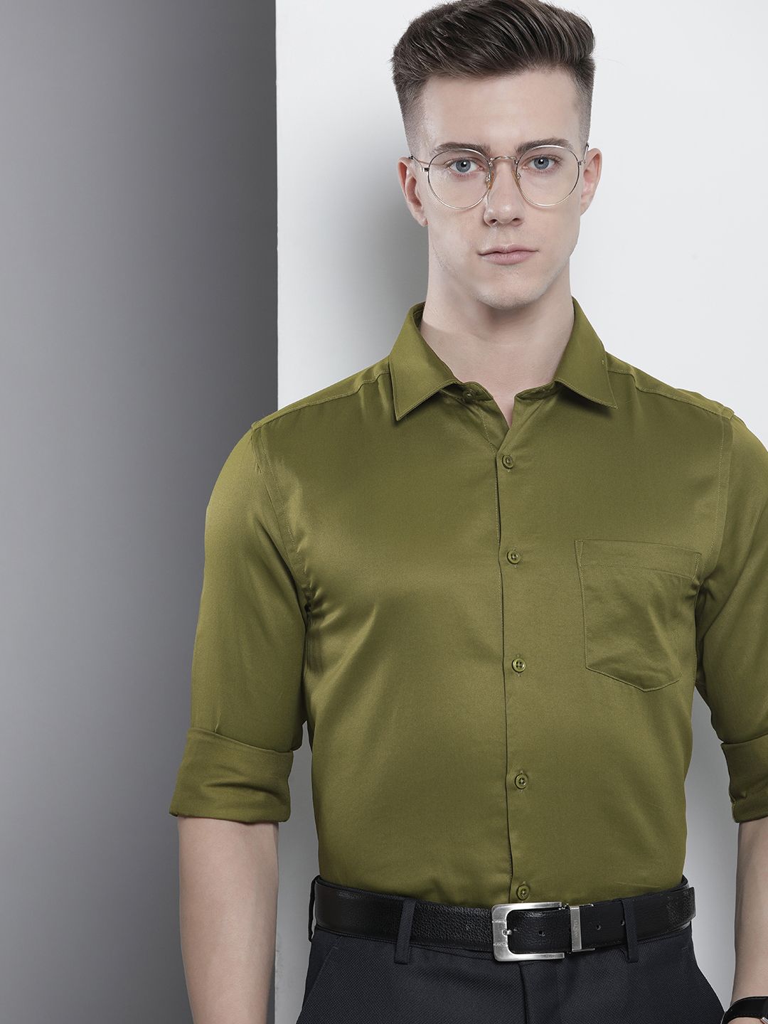 The Indian Garage Co. X Luxe Men Solid Slim Fit Opaque Formal Shirt