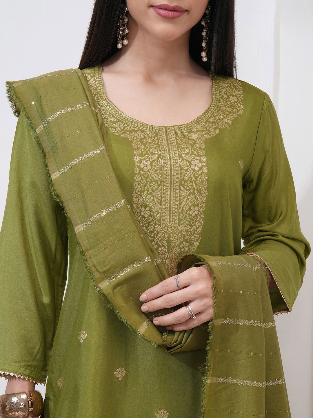 Vishudh Women Straight Jacquard Kurta With Bottom & Dupatta