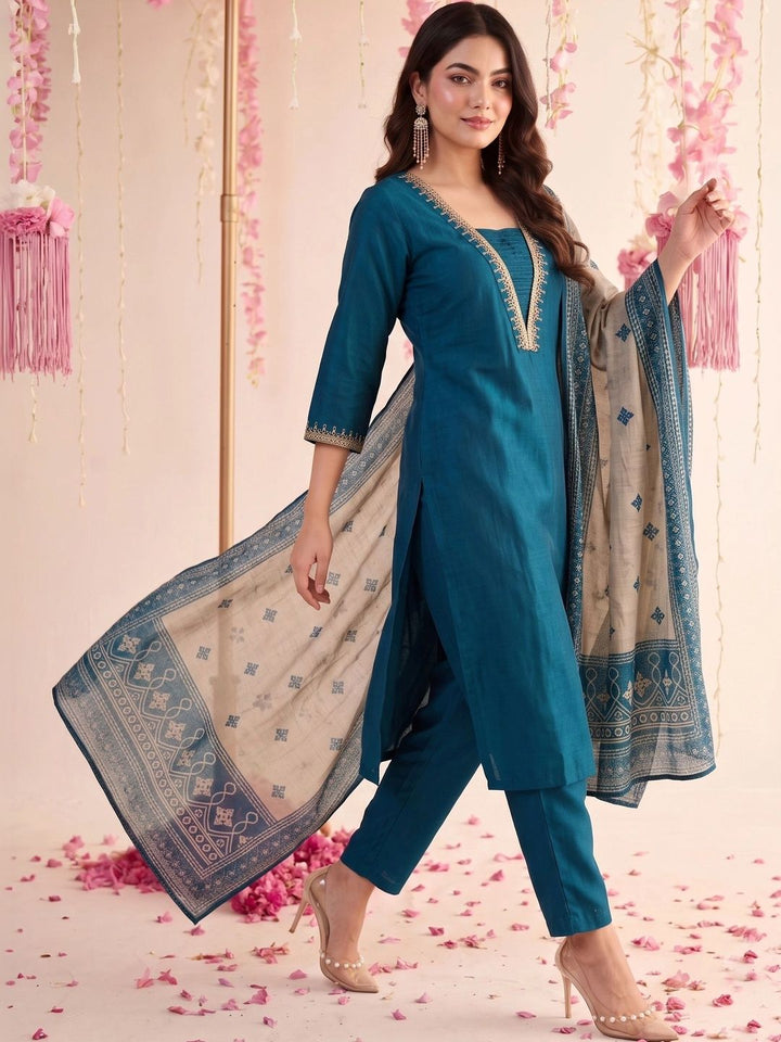 Mamicha Women Ethnic Motifs Thread Work Kurta with Trousers & With Dupatta