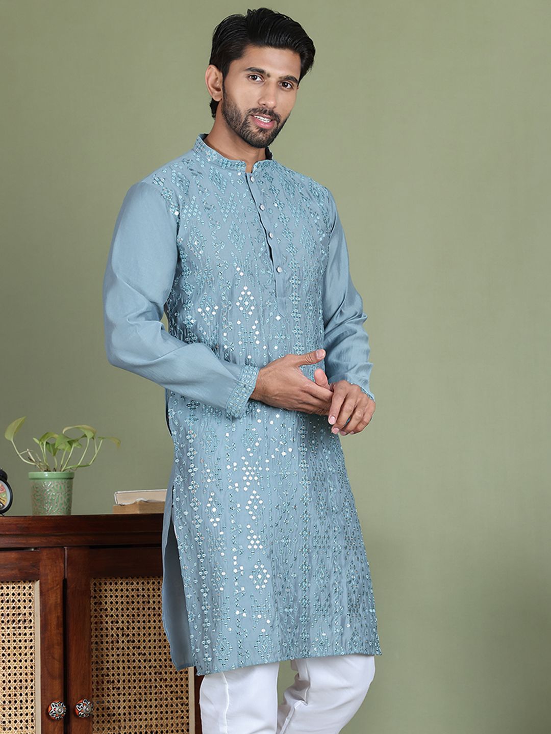 Jompers Ethnic Motifs Embroidered Mirror Work Mandarin Collar Straight Kurta