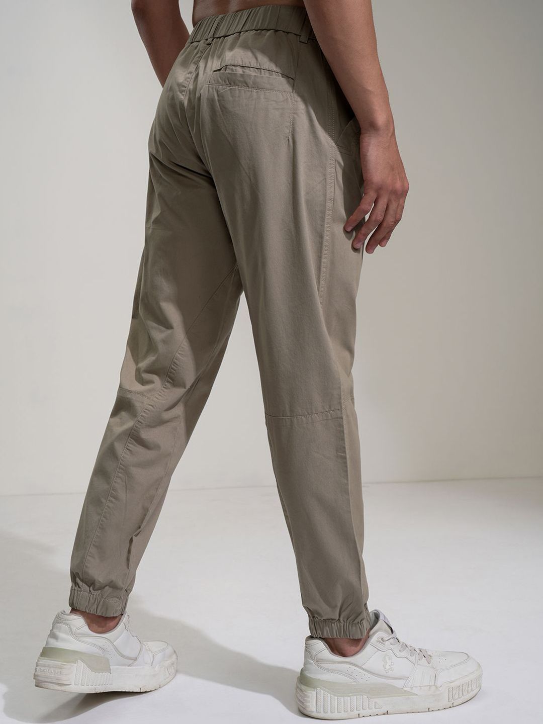 HIGHLANDER Men Solid Elasticated Relaxed Fit Cargo Jogger