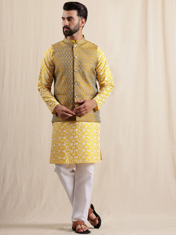 Anouk Men Ethnic Motifs Embroidered Regular Kurta with Pyjamas & Nehru Jacket