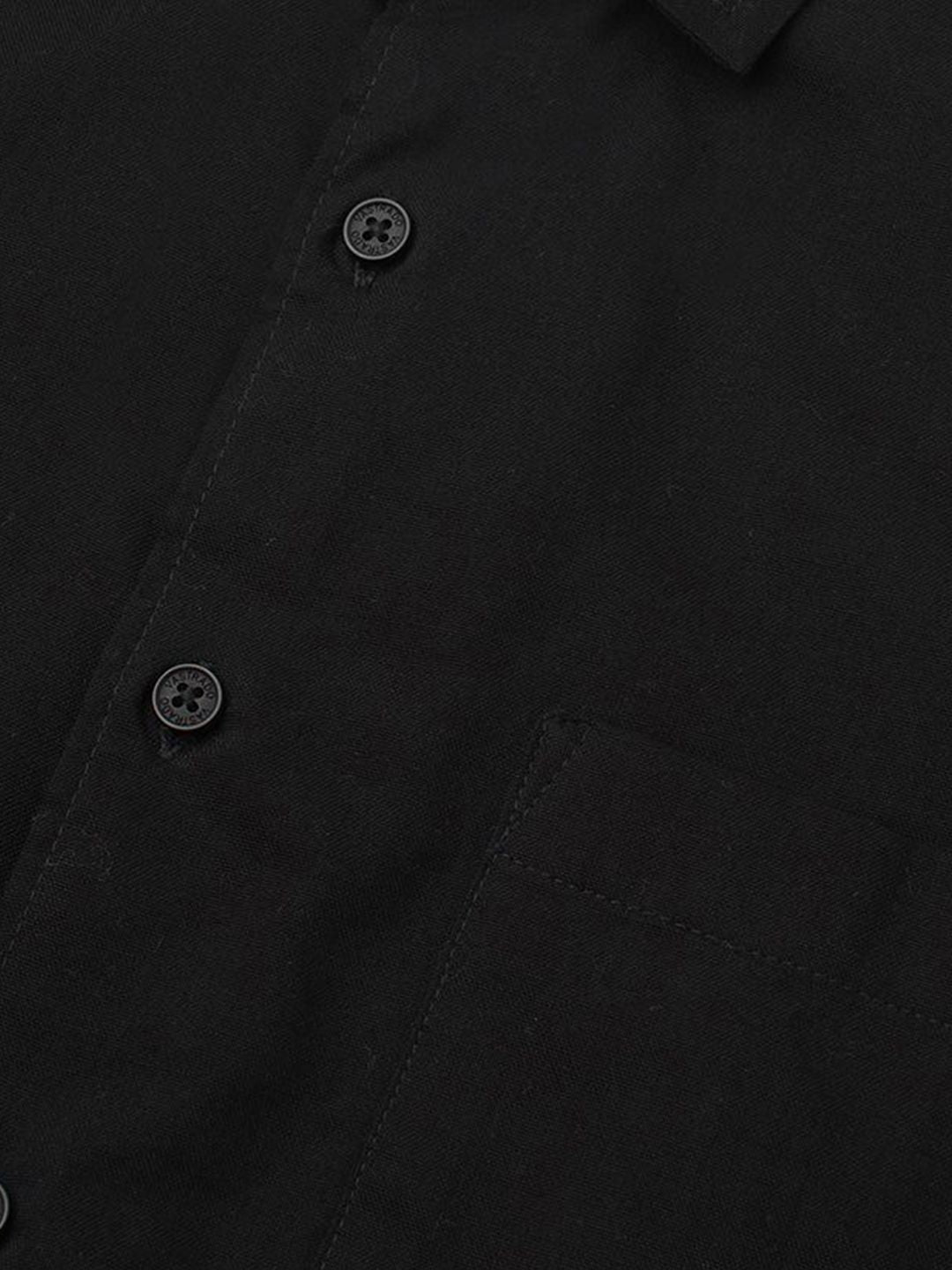 VASTRADO Men Classic Slim Fit Solid Cutaway Collar Cotton Casual Shirt