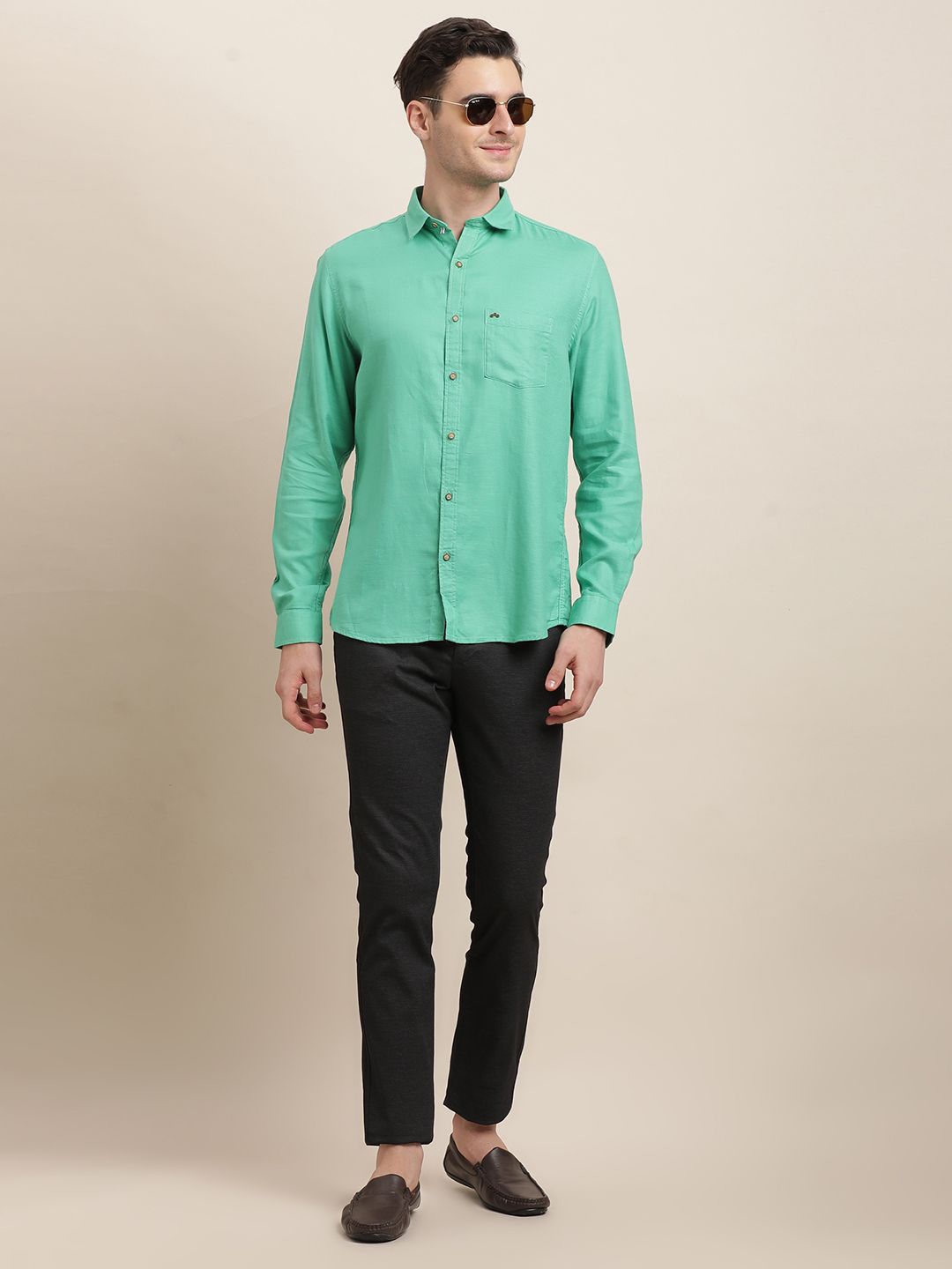 Turtle Men Relaxed Slim Fit Opaque Casual Shirt