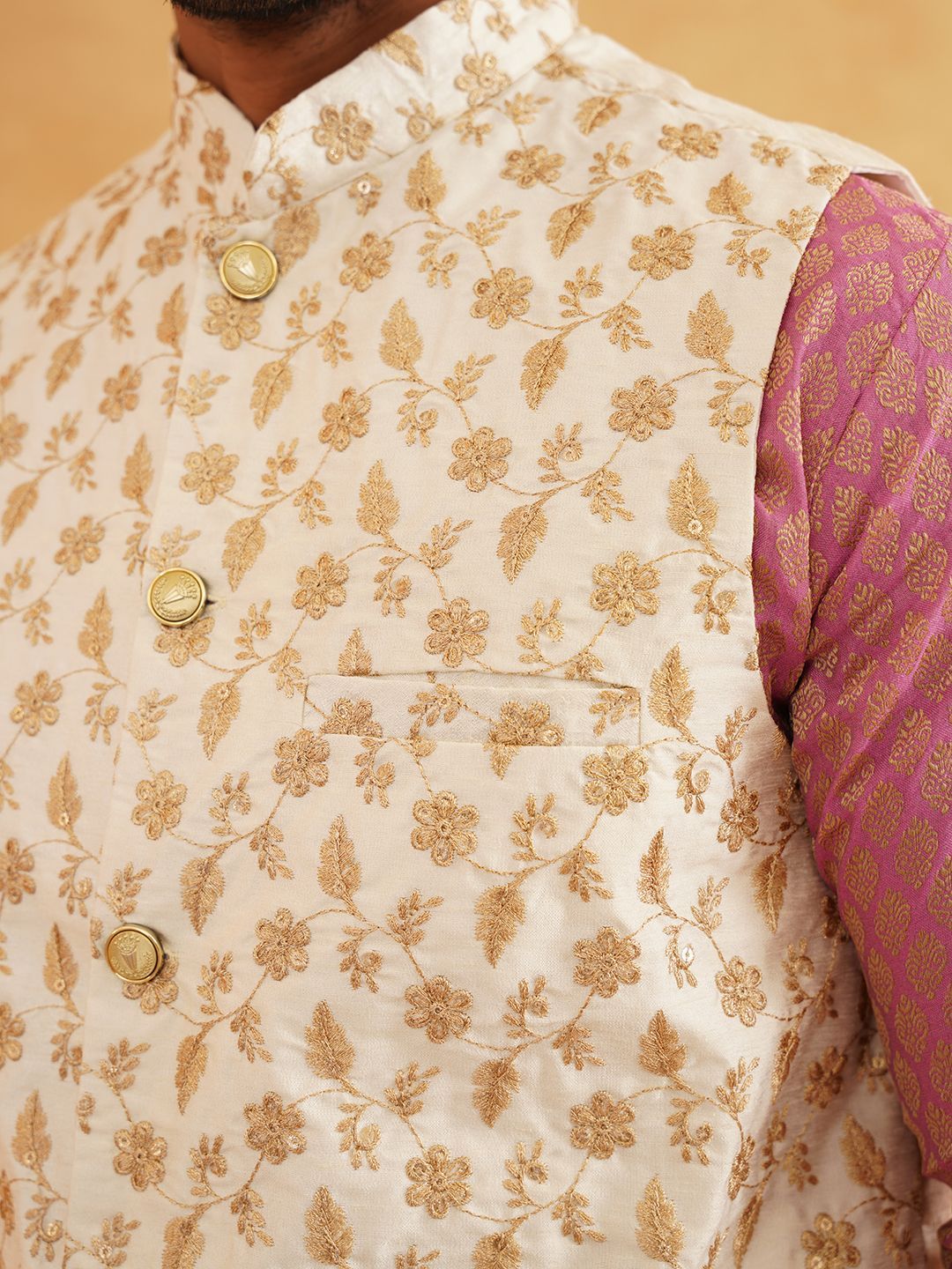SOJANYA Motif Etnik Rekaan Tenun Kurta Kolar Mandarin Dengan Jaket Churidar Dan Nehru