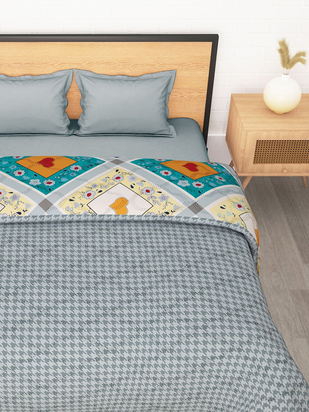 Story@home Green & White Floral Reversible 120 GSM AC Room Double Bed Comforter