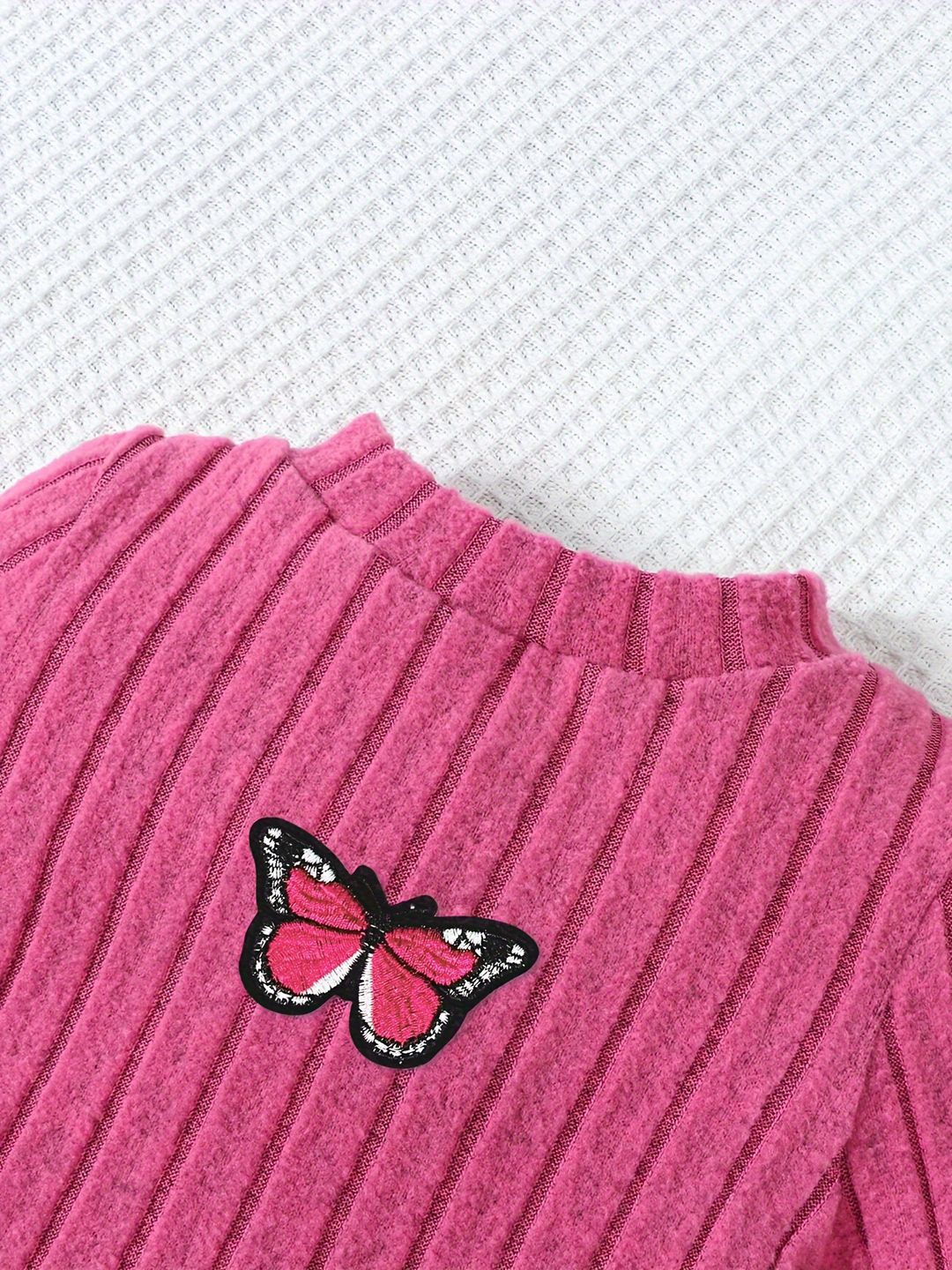 YK Girls Textured T-shirt with Trousers Clothing Set