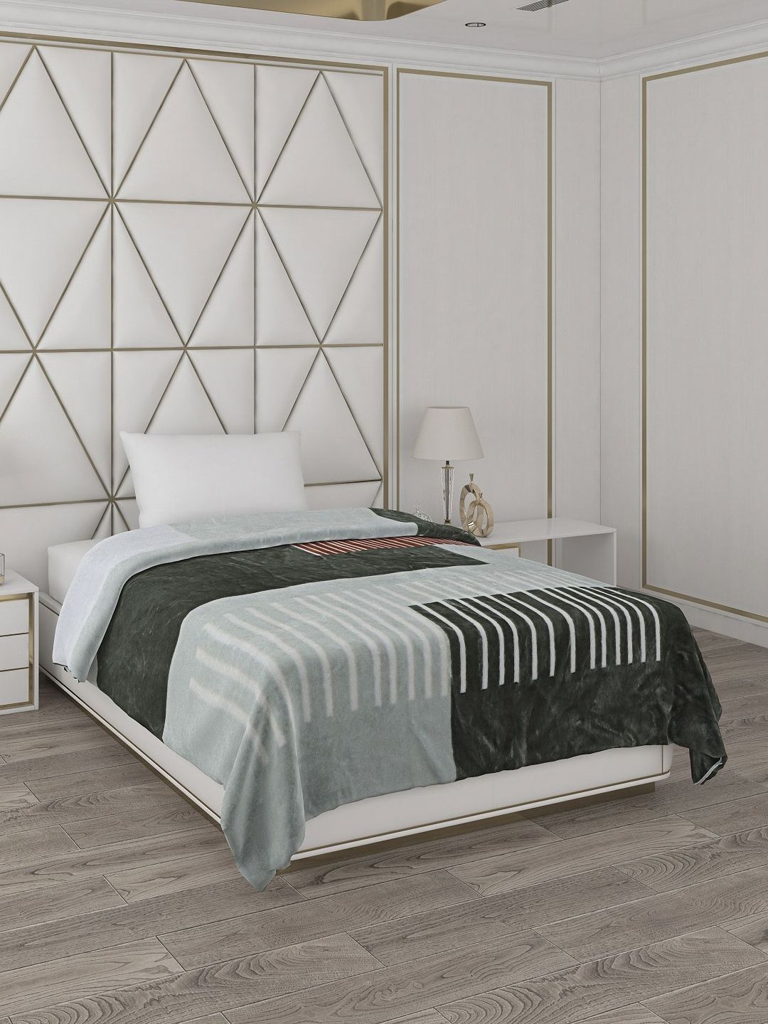 Monte Carlo White & Green Abstract Printed Mild Winter 500 GSM Single Bed Blanket