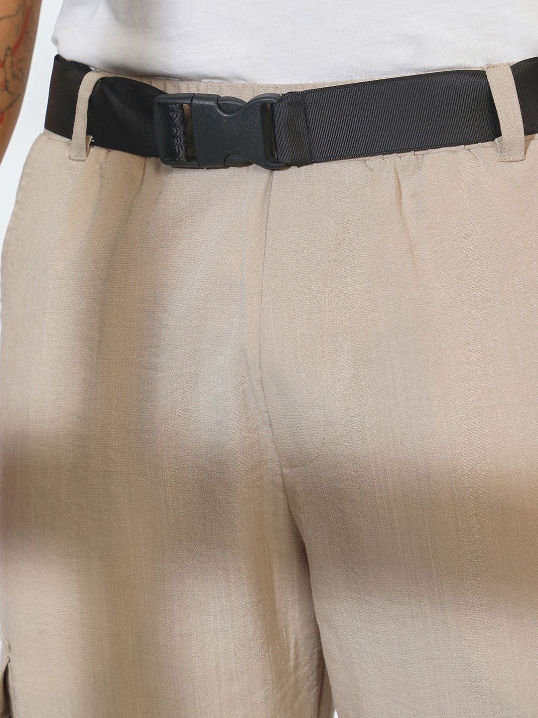 Campus Sutra Men Solid Mid-Rise Comfort Easy Wash Cargos Trousers